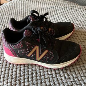 New Balance Girls sneakers size 4